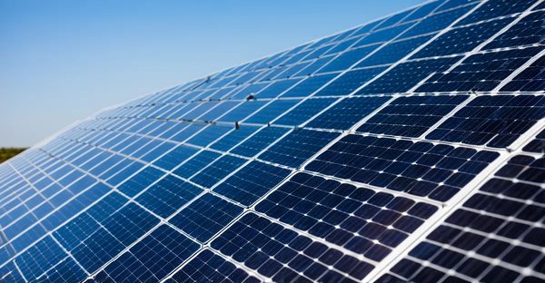 Panneau solaire photovoltaïque : guide et avis essentiels